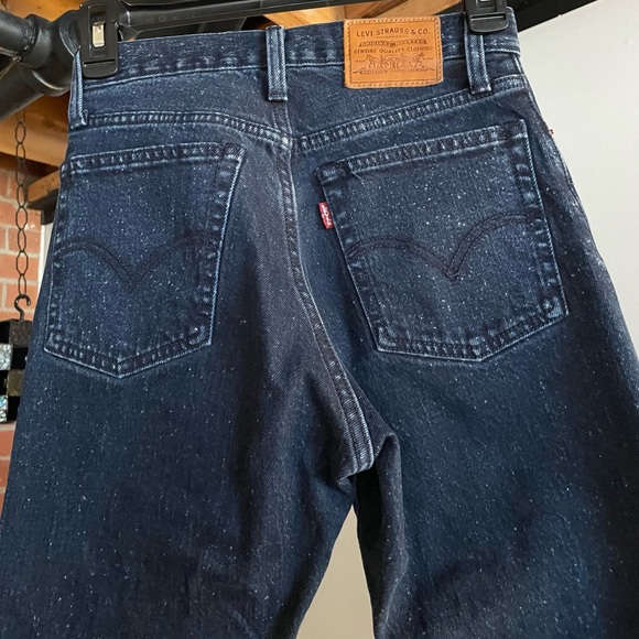 Levi’s wedge Jean. Size 24/inseam 27 excellent condition - Picture 2 of 5